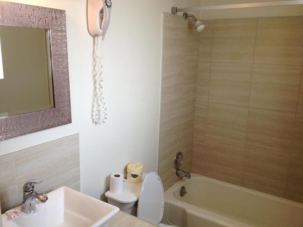 شلالات نياغارا Rainbow Motor Inn - Fallsview الغرفة الصورة
